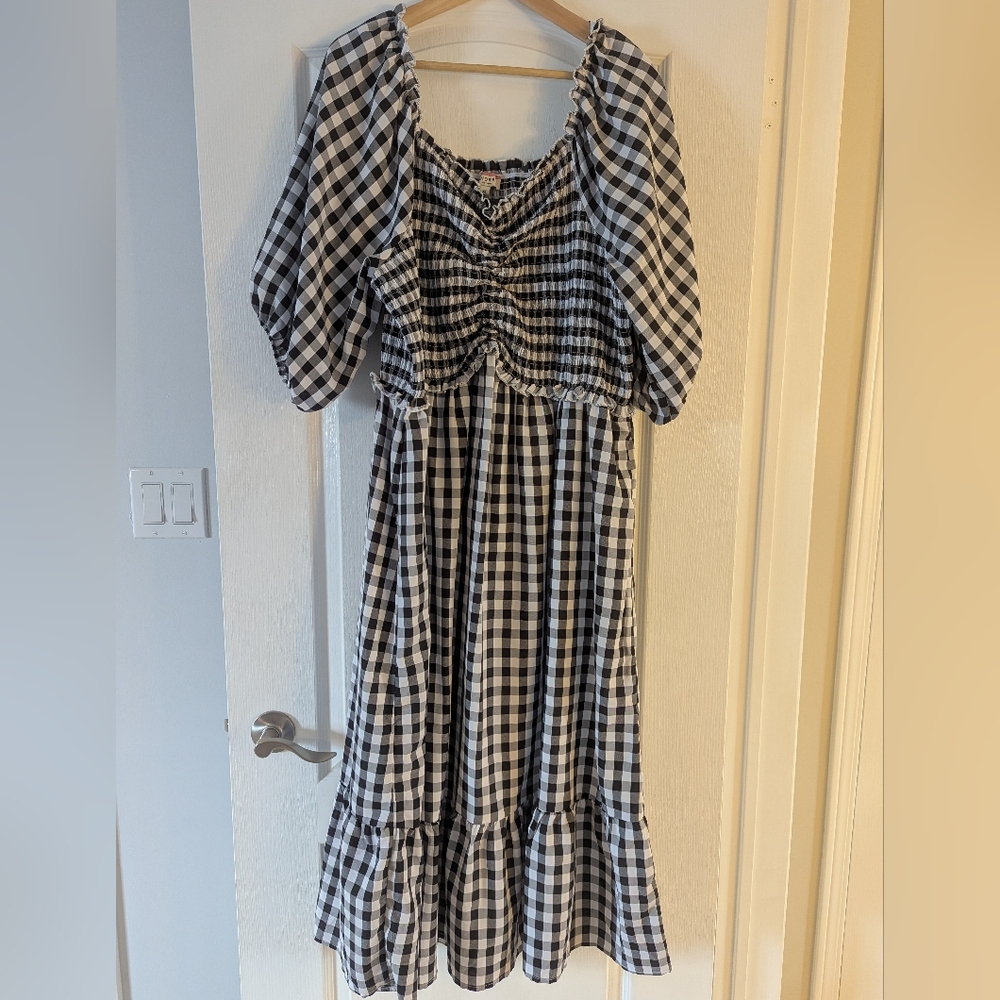 ANDREE BY UNIT Black and White Ruched Puff Sleeve Sundress